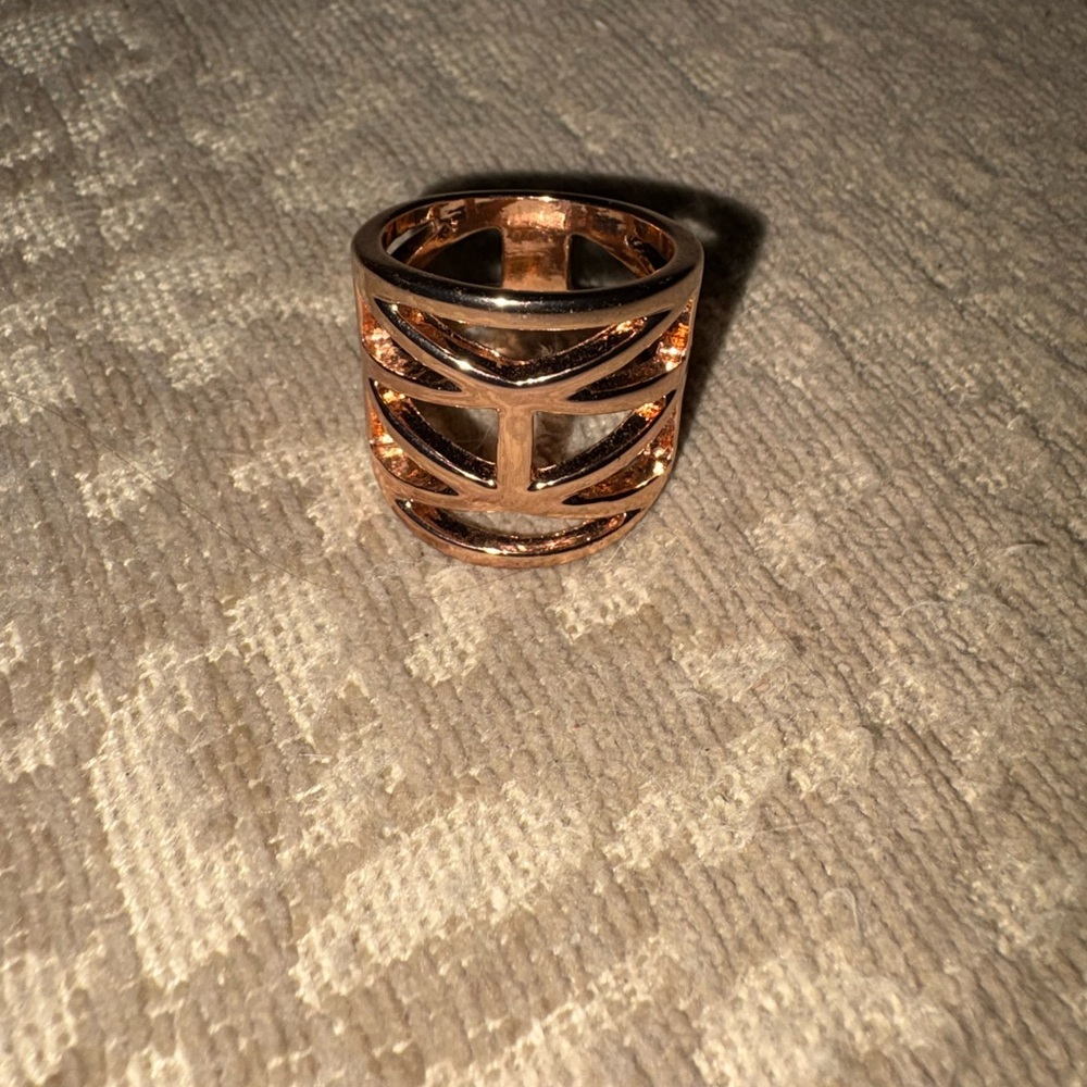 Elegant Rose Gold Women's Ring